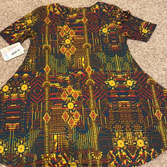 NWT LuLaRoe Perfect Tee flirty side slits & flattering half sleeve Sz XXS - Picture 6 of 6